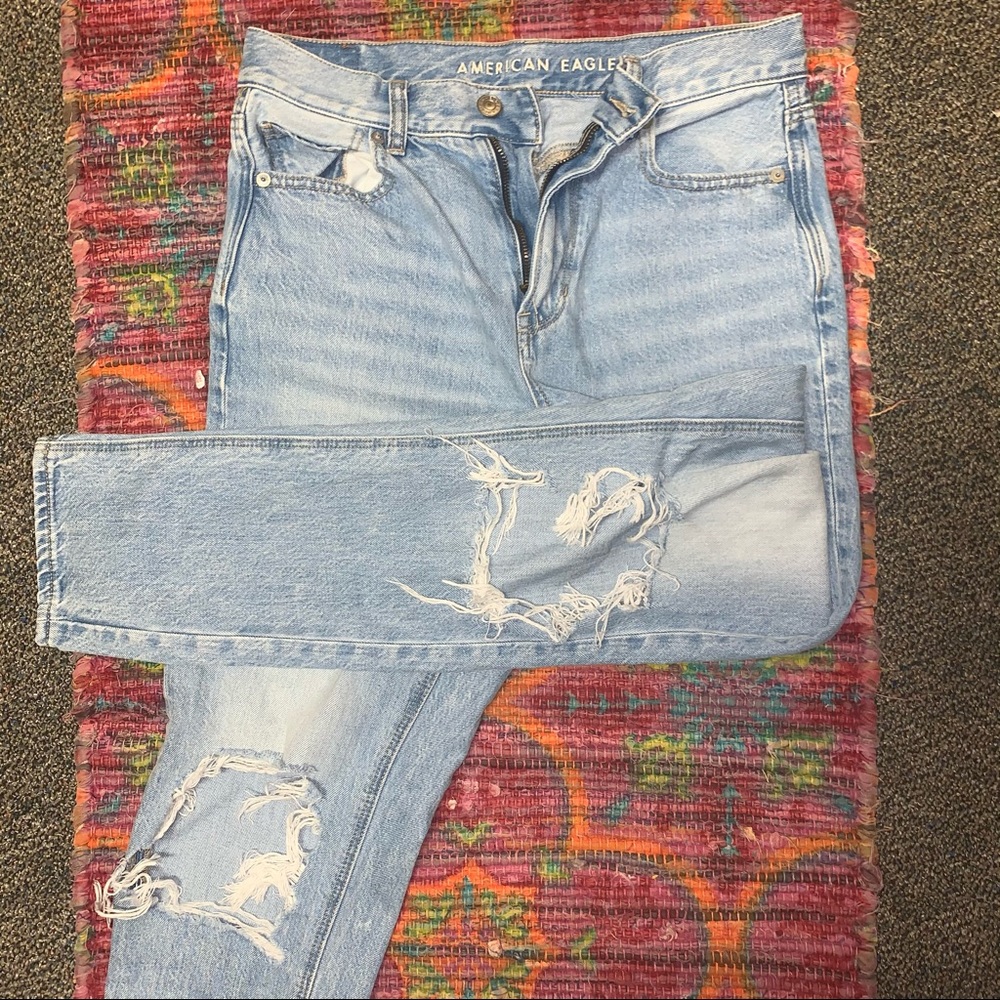 Light wash American eagle jeans